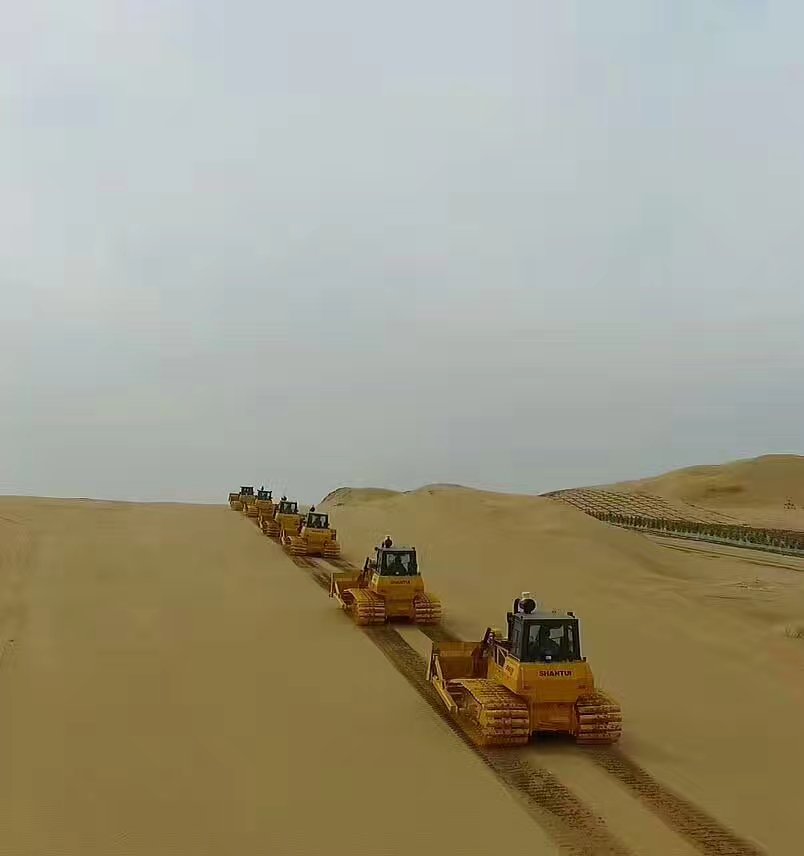霸氣了山推推土機，山推推土機沙漠顯神威