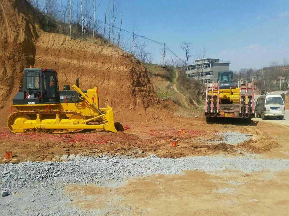 推土機(jī)交車現(xiàn)場