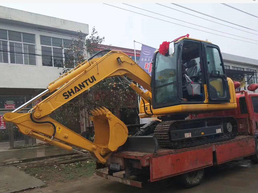 新車(chē)交車(chē)客戶(hù) 山推SE75挖掘機(jī)