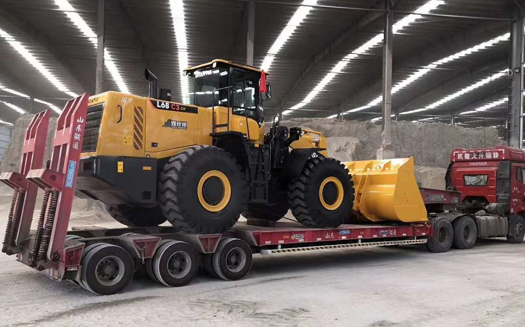 山推加長(zhǎng)臂煤炭型裝載機(jī)交車(chē)客戶