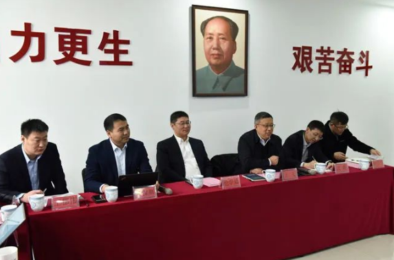 廠家領(lǐng)導和經(jīng)銷商交流經(jīng)驗
