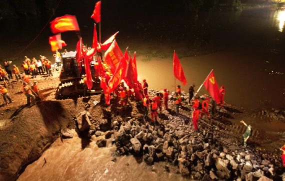 山推推土機(jī)的關(guān)鍵一推，衛(wèi)河成功合攏