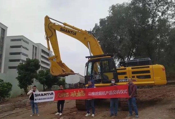 山推挖掘機(jī)新車陸續(xù)交付，恭喜發(fā)財(cái)