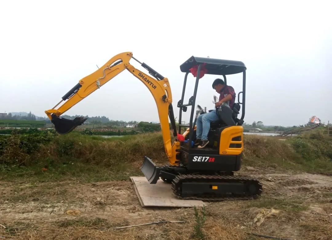 2022年先制定一個(gè)小目標(biāo)—買一臺(tái)山推挖掘機(jī)