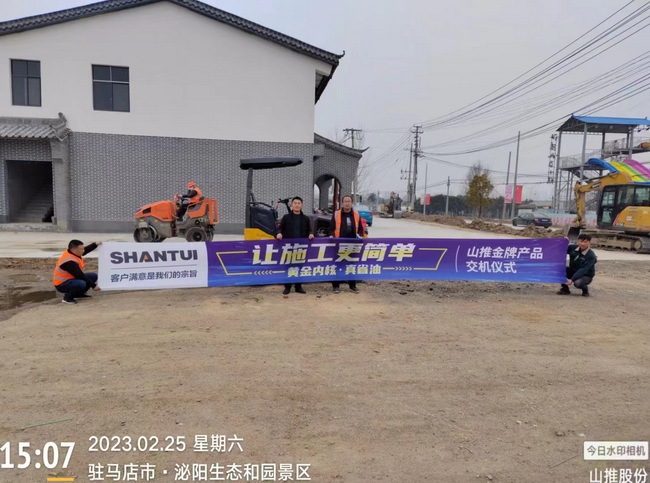 山推雙鋼輪壓路機助力駐馬店新農(nóng)村道路建設(shè)
